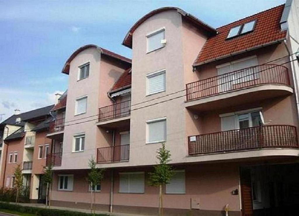 Major Street Apartman Lejlighed Hajdúszoboszló Eksteriør billede